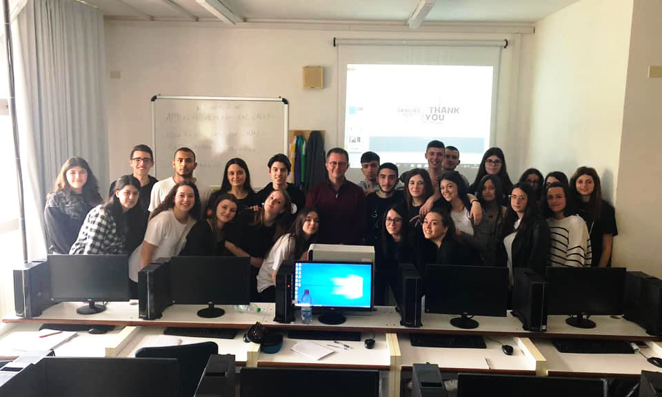 Giorgio Giorgetti con i ragazzi del Cuppari